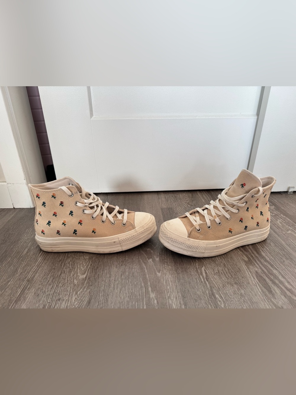 Converse High Top Sneakers in Beige with Tiny Floral Embroidery - Picture 4 of 6